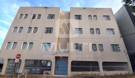 Apartamento com 3 quartos para alugar na Nossa Senhora Aparecida, Uberlândia  por R$ 1.200