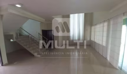 Casa em condomínio fechado com 3 quartos para alugar no Jardins Roma, Uberlândia  por R$ 9.990