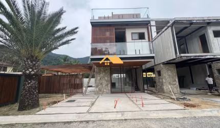 Casa de luxo em condomínio à venda em Maresias, São Sebastião-SP: 4 quartos, 4 suítes, 3 salas, 4 banheiros, 2 vagas de garagem, 161m².