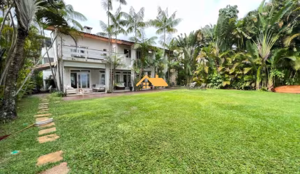 Casa de luxo em condomínio à venda em Barra do Sahy, São Sebastião-SP: 6 quartos, 6 suítes, 3 salas, 7 banheiros, 3 vagas, 580m².