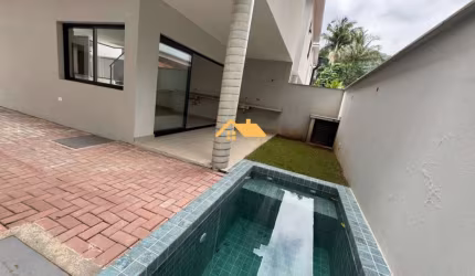 Imperdível: Casa em Condomínio em Maresias, São Sebastião-SP - 3 quartos, 3 suítes, 2 salas, 2 vagas - 120m²