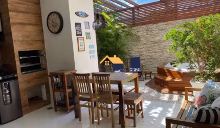 CASA EM CONDOMÍNIO NA PRAIA DE JUQUEHY