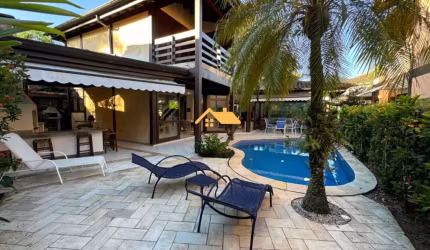 Casa de luxo em condomínio na Barra do Una, São Sebastião-SP: 4 suítes, 2 salas, 5 banheiros, 3 vagas, 280m²!