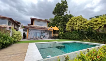 CASA FRENTE AO MAR NA PRAIA DE CAMBURI