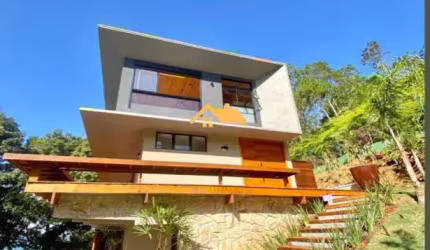 Imperdível casa à venda em Maresias, São Sebastião-SP! 5 quartos, 5 suítes, 3 salas, 3 vagas e 400m² de área. Confira já!