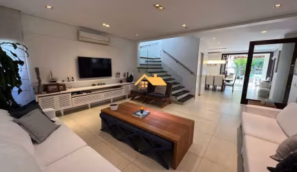 Casa de alto padrão em condomínio na Baleia, São Sebastião-SP: 4 quartos, 2 suítes, 2 salas, 3 banheiros, 2 vagas, 240m²