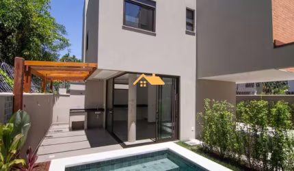 Casa em Condomínio Camburi, São Sebastião-SP: 3 Quartos, 3 Suítes, 2 Salas, 3 Banheiros, 2 Vagas de Garagem, 202m²!
