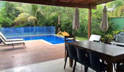 Casa de alto padrão em condomínio exclusivo em Maresias, São Sebastião-SP: 4 quartos, 4 suítes, 3 salas, 5 banheiros, 4 vagas, 300m².