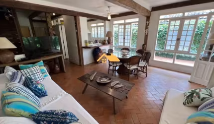 CASA  FRENTE AO MAR NA PRAIA DE CAMBURI