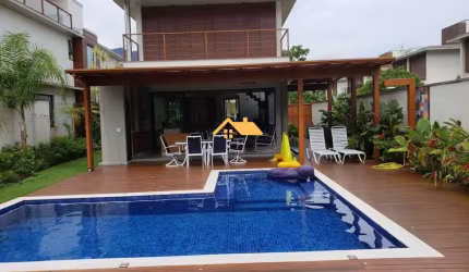 Casa de Luxo em Condomínio: 4 quartos, 4 suítes, 3 salas, 5 banheiros, 4 vagas de garagem em Maresias, São Sebastião-SP.
