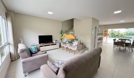 CASA EM CONDOMÍNIO NA PRAIA DE JUQUEHY