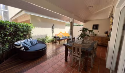 Casa em Condomínio de Luxo em Maresias, São Sebastião-SP  4 quartos, 4 suítes, 2 salas, 4 banheiros, 4 vagas de garagem  250m² de área