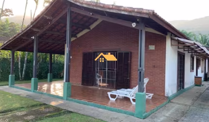 Impressionante casa à venda em Juquehy, São Sebastião-SP, com 4 quartos, 4 suítes, 1 sala e 3 vagas de garagem.