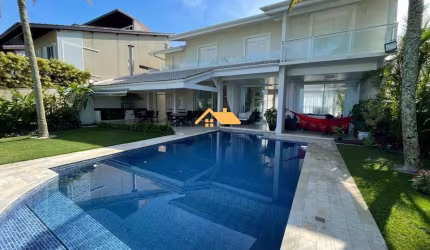 Casa de luxo com 5 quartos e 5 suítes em Juquehy, São Sebastião-SP: 300m², 3 salas, 5 banheiros e 5 vagas de garagem!