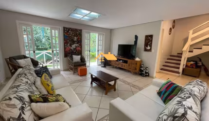 Casa no condomínio  Um vilarejo de Pauba à venda em São Sebastião-SP, bairro Paúba: 5 quartos, 4 suítes, 2 salas, 5 banheiros, 4 vagas, 270m².