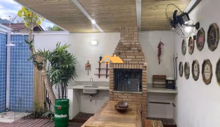 Casa em Condomínio em Juquehy, São Sebastião-SP: 4 Quartos, 1 Suíte, 3 Salas, 3 Banheiros, 2 Vagas de Garagem, 160m².