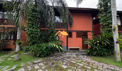Aluguel de Casa em Condomínio de em Juquehy, São Sebastião-SP: 3 quartos, 1 suíte, 3 salas, 2 banheiros, 2 vagas, 140m².