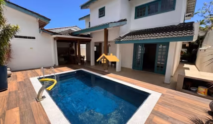Casa com 4 quartos e 2 suítes à venda em Juquehy, São Sebastião-SP - 180m² - 3 vagas de garagem.