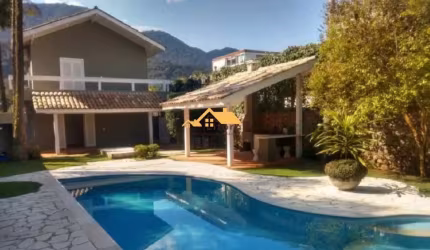 Casa de 4 quartos e 3 suítes em Maresias, São Sebastião-SP: 3 salas, 4 banheiros, 4 vagas de garagem e 300m² de área.