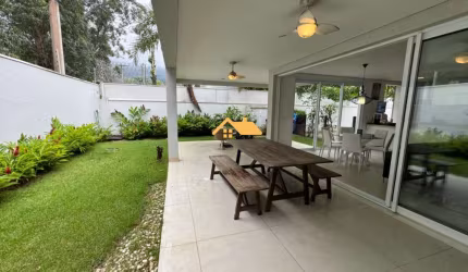 Casa de luxo em condomínio à venda em Maresias, São Sebastião-SP: 3 quartos, 3 suítes, 2 salas, 3 banheiros, 2 vagas, 170m².
