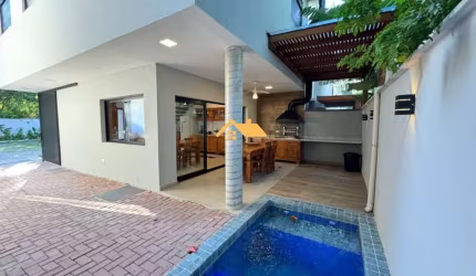 Casa de Alto Padrão em Condomínio de Maresias, São Sebastião-SP: 3 Quartos, 3 Suítes, 2 Salas, 3 Banheiros, 2 Vagas, 120m².