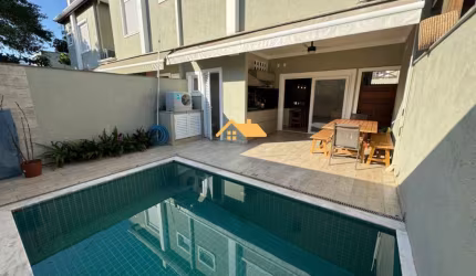Casa em condomínio à venda em Juquehy, São Sebastião-SP: 4 quartos, 4 suítes, 2 salas, 4 banheiros, 2 vagas, 230m².