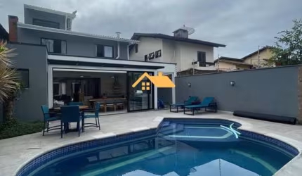 Imperdível Casa à Venda em Juquehy, São Sebastião-SP: 3 Quartos, 2 Suítes, 3 Salas, 3 Banheiros, 3 Vagas, 220m²!