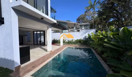 Imperdível! Casa à venda em Juquehy, São Sebastião-SP: 4 quartos, 4 suítes, 2 salas, 4 banheiros, 4 vagas, 233m². Venha conferir!