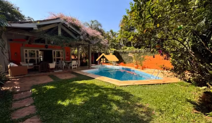Belíssima casa à venda em São Sebastião-SP, Barra do Sahy: 3 quartos, 2 suítes, 2 salas, 4 banheiros, 2 vagas, 250m².