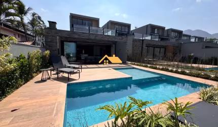 Luxuosa casa em condomínio à venda em Maresias, São Sebastião-SP: 4 quartos, 4 suítes, 3 salas, 4 banheiros, 2 vagas - 300m².