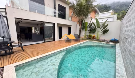Imperdível oportunidade: Casa à venda em São Sebastião-SP, no bairro Juquehy, com piscina e vista para o mar!