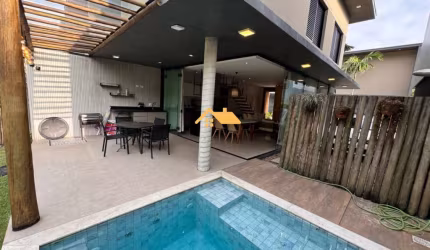 Casa em Condomínio  em Maresias, São Sebastião-SP: 3 Quartos, 1 Suíte, 2 Salas, 2 Banheiros, 2 Vagas, 100m².