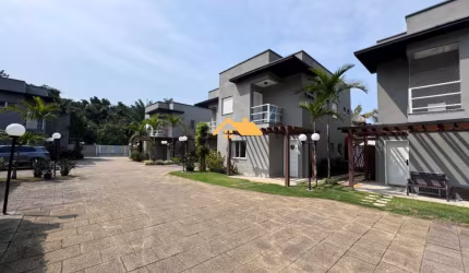 Aluguel de Casa em Condomínio  em Barra do Una, São Sebastião-SP: 3 Quartos, 3 Suítes, 2 Salas, 3 Banheiros, 3 Vagas, 130m².