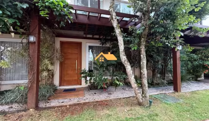 CASA EM CONDOMINIO NA PRAIA DE BARRA DO UNA