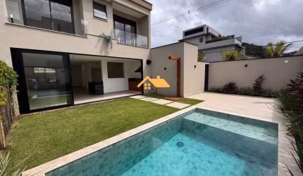 Casa de Luxo em Condomínio à Venda em Juquehy, São Sebastião-SP - 4 Quartos, 4 Suítes, 2 Salas, 4 Banheiros, 2 Vagas - 170m².