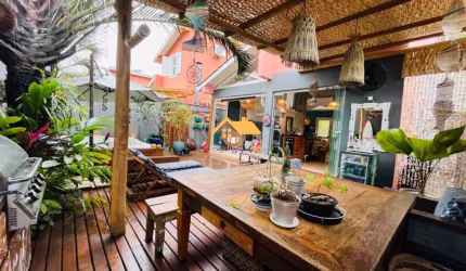 Luxuosa Casa em Condomínio à Venda em Camburi, São Sebastião-SP  3 Quartos, 3 Suítes, 2 Salas, 3 Banheiros, 2 Vagas  107m².