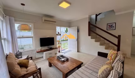 Locação anual em Juquehy, São Sebastião-SP: 3 Quartos, 3 Suítes, 2 Salas, 3 Banheiros, 2 Vagas de Garagem, 136m².