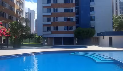 Apartamento reformado na Varjota com 3 quartos e 2 vagas de garagem com piscina