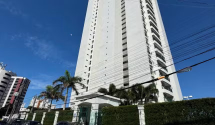 Apartamento em andar alto na melhor  localização do Cocó