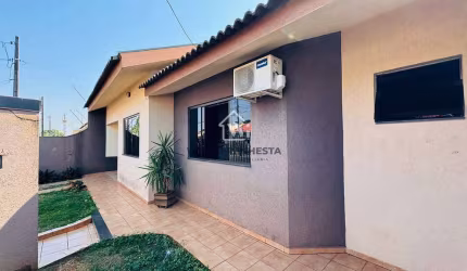 Ampla casa à venda, 03 Quartos (01 Suite) com Jardim e area gourmet com churrasqueira e forno a len