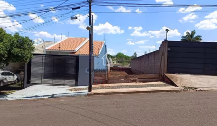 Meio Terreno DESMEMBRADO com 192m²  à venda em Maringá, PR