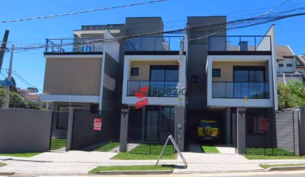 Sobrado com 3 dormitórios à venda, 139 m² por R$ 889.000,00 - Pilarzinho - Curitiba/PR