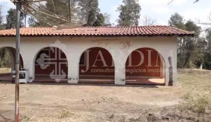 CHACARA EM EXELENTE LOCALIZAÇÃO COM DUAS CASA.