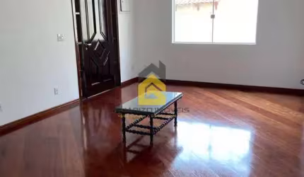 Sobrado à Locação  3 Quartos, 2 Vagas - Vila Helena - Santo André