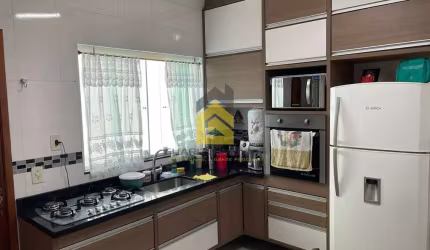 Casa à Venda com 125m² , 3 Dormitórios sendo 1 Suíte - Planalto - S.B.C