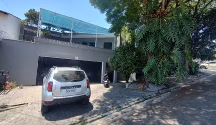 Casa de época na VILA OLIVEIRA para venda/locação tem 420 m² com 4 quartos 2 suítes Churrasqueira Piscina Sauna