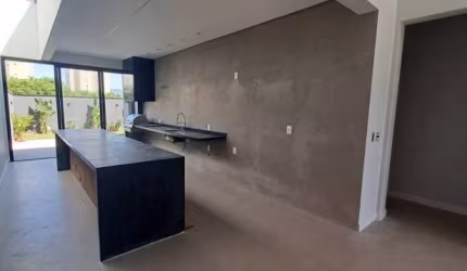 Linda casa TÉRREA no Condomínio REAL PARK térrea para venda possui 166 m² com 3 suítes LOTE PLANO