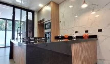 Linda Casa no Condomínio MOSAICO DA SERRA térrea p/ venda tem 143 m² com 3 suítes PISCINA e GOURMET