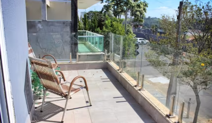 Casa no condomínio PARQUE DAS FIGUEIRAS sobrado para venda possui 155 m² com 3 suítes PISCINA