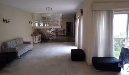 Sobrado para fins comerciais tem 473 m² com 4 quartos em Centro ideal para escritório/clinica/consultório/escola - Mogi das Cruzes